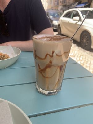 Coffee and banana smoothie at Moko Veggie Cafe - Anjos in Lisbon