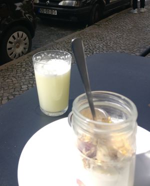 Yoghurt with fruits and lemonade at Moko Veggie Cafe - Anjos in Lisbon