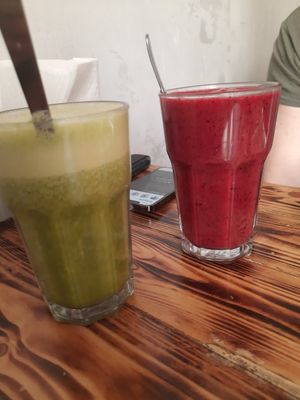 Green and Berry smoothies at Moko Veggie Cafe - Anjos in Lisbon
