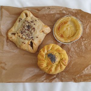 Mushroom and  "chicken" pastries and Pastel de Natas at Moko Veggie Cafe - Anjos in Lisbon