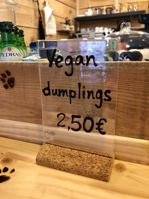 Vegan dumplings served at Moko Veggie Cafe - Anjos in Lisbon