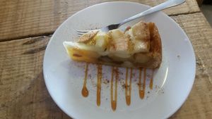 apple pie at Moko Veggie Cafe - Anjos in Lisbon