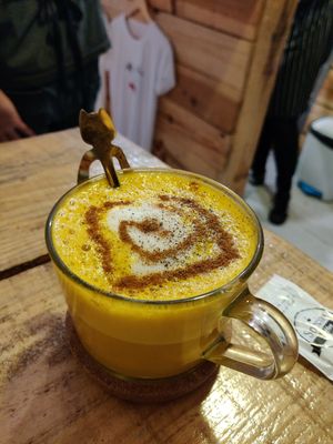 Golden latte at Moko Veggie Cafe - Anjos in Lisbon