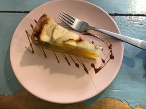 Apple cake at Moko Veggie Cafe - Anjos in Lisbon