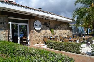 Outdoor terrace, always with sun and ideal temperature at Jazzy Bar in Fuengirola