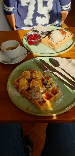 vegane waffeln at art & wEISe in Monheim Am Rhein