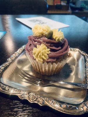 Gluten free vegan banana cupcake at Yamagoya in Uji