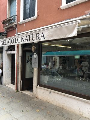 Outside at Gelato Di Natura in Venice