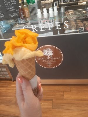 Peach and mandarin at Gelato Di Natura in Venice