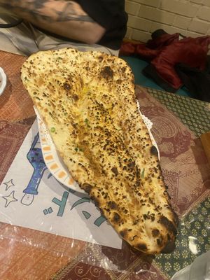Naan con ajo  at Roopali in Hiroshima