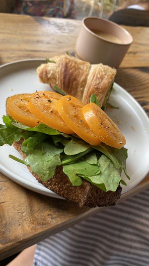 Herzhaftes Frühstück - pflanzlich & unfassbar lecker ;)) at Kaffee Ingwer in Berlin