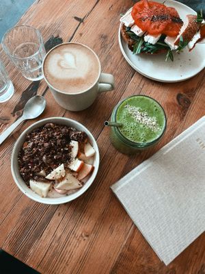 Granolabowl/Camembert Stulle 💚🌱  at Kaffee Ingwer in Berlin
