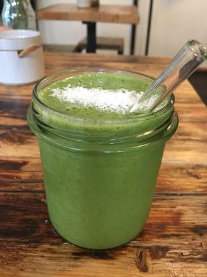 Gruen smoothie at Kaffee Ingwer in Berlin