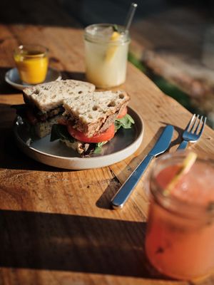 Hausgemachte Limonade und leckere Sauerteig Stullen mit Pesto  at Kaffee Ingwer in Berlin