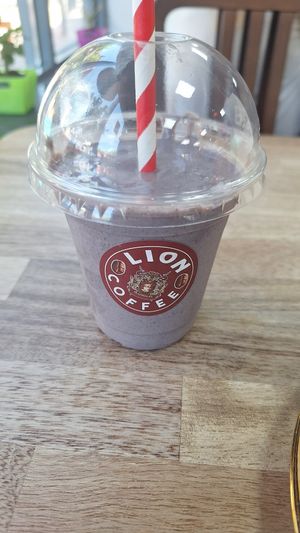 Vegan smoothie (they changed the name of the coffee shop, btw) at The International Comrades in East London