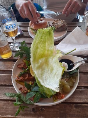 Chi kofte (vegan) and burger Végé (vegetarian) at Restaurant Vege in Paris