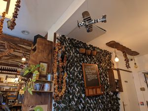 Ambiance éclectique et confortable at Restaurant Vege in Paris