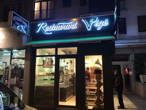 extérieur restaurant  at Restaurant Vege in Paris