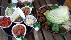 Tchi Kofte salade, Entrées mixtes (specify vegan). at Restaurant Vege in Paris