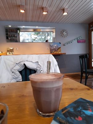 Hot chocolate with oat milk at Café LIV in Murren