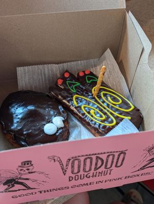  at Universal Studios - Voodoo Doughnut in Orlando