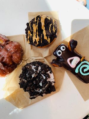 All Vegan.. Apple Fritter, Voodoo Doll, Dirt and PBD at Universal Studios - Voodoo Doughnut in Orlando