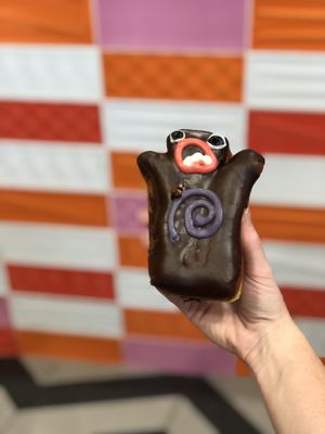 Vegan Voodoo Doll 🤘🏻 at Universal Studios - Voodoo Doughnut in Orlando