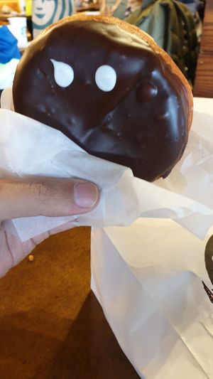 Vegan Portland cream at Universal Studios - Voodoo Doughnut in Orlando