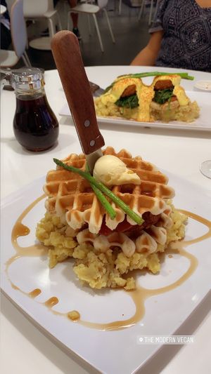 Chicken and waffles, crab cakes benny in the back. Food portions are huge here 😍 at The Modern Vegan in Las Vegas