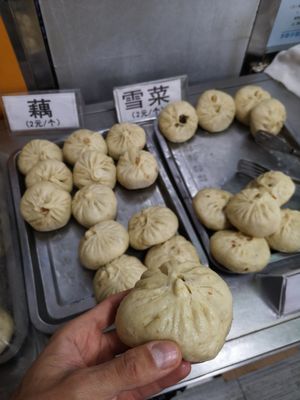 Vegan steamed buns at 1313 Sù Yuán Jū 素源居 in Beijing