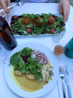 vegan tempeh curry and raw zucchini pasta at Yoga Bar in Lund
