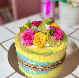 Vegan cake with fruit flavour at Ginger - Radhusplatsen in Helsingborg