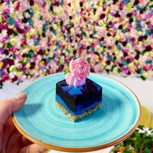 blueberry vegan cake at Ginger - Radhusplatsen in Helsingborg