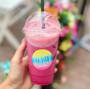 Fresh Smoothie with strawberry flavour at Ginger - Radhusplatsen in Helsingborg