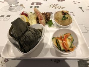Sticky rice dumpling set at Aina Cafe in Osaka