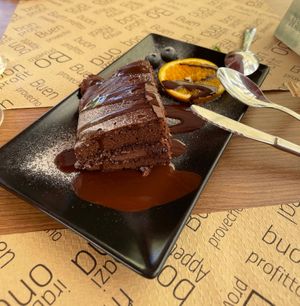 Yes, this is good as it looks. Plenty for two. (And of course vegan.) at Canadu in Malaga