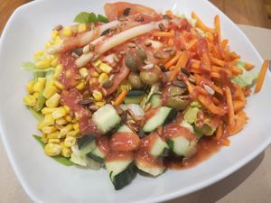 Salade vegan at Canadu in Malaga