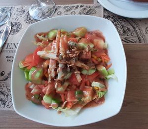 Salat mit Erdbeersoße at Canadu in Malaga