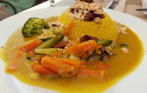 Couscous con verduras, frutos secos y pasas at Canadu in Malaga