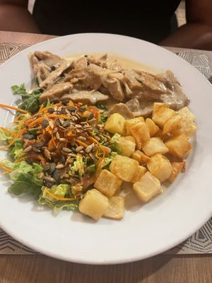 Escalopines de seitán con nata  at Canadu in Malaga