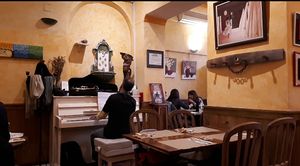 Live piano music at Canadu in Malaga