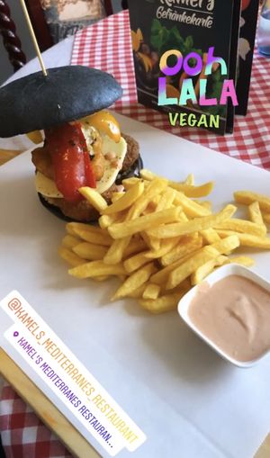 Yummi vegan black burger at Kamels in Bad Bergzabern