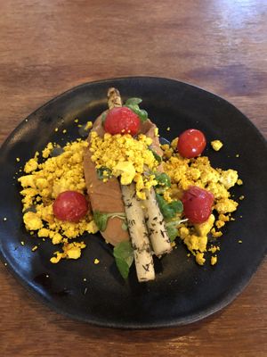 "scrambled tofu and tomato sandwich"  at Bhalu in Nijmegen