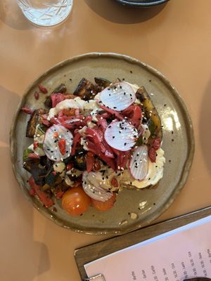 Bread with humus and vegetables   at Bhalu in Nijmegen