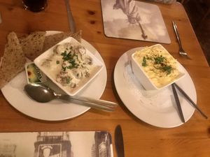 Vegan Mac N Cheese and Vegan Garlic Mushrooms to share as starters. Both yummy the Mac N Cheese was both our fav. at Charlie Brown's Diner in Eastbourne