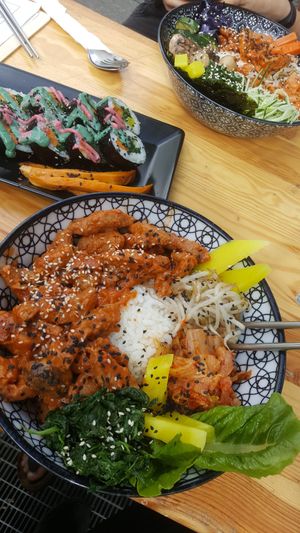 Bowl und Sushi at Kimbap Spot in Bochum