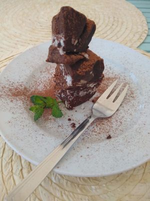 Raw vegan brownie at Bio.Tequim Vegetariano Restaurante in Tavira