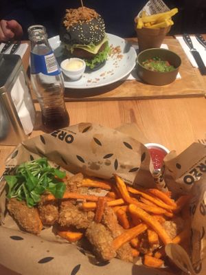 Vegan nuggets - the burger seen further away is not vegan at Orzo People Music Nature in Krakow