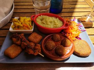 Vegan mixed plate at El Vegetariano de la Alcazabilla in Malaga