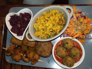 Combinado vegano at El Vegetariano de la Alcazabilla in Malaga